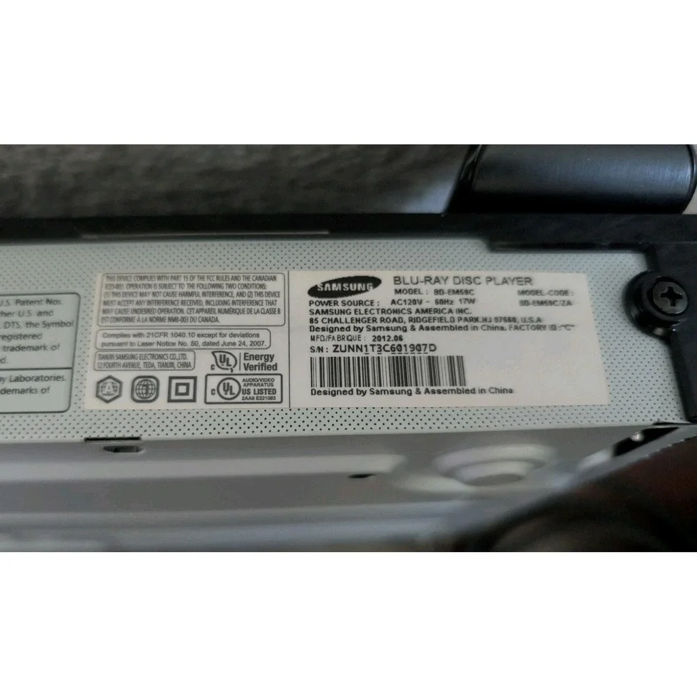 Samsung BD-EM59C 3D Blu-ray Disc Player WiFi Full HD 1080p & Remote Cable Bundle